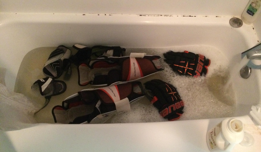 How to wash hockey gear with bath method